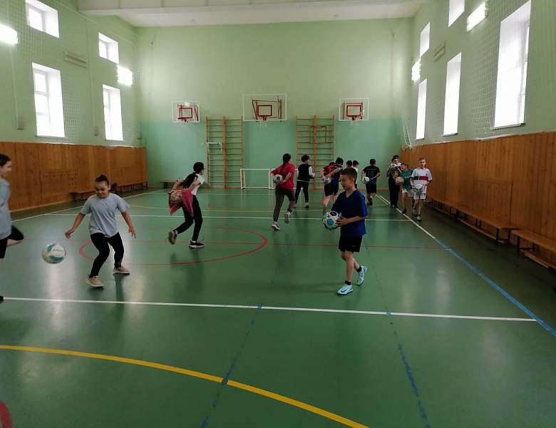 ИГРАЕМ И РАЗВИВАЕМСЯ ВМЕСТЕ